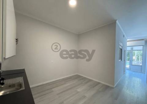 Loja transformada em Apartamento T1 em Belas