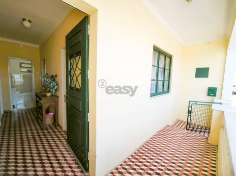 Moradia térrea T3 com garagem, quintal e terraço em Alvalade, Santiago do Cacém