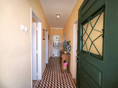 Moradia térrea T3 com garagem, quintal e terraço em Alvalade, Santiago do Cacém