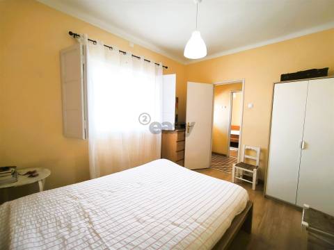 Moradia térrea T3 com garagem, quintal e terraço em Alvalade, Santiago do Cacém