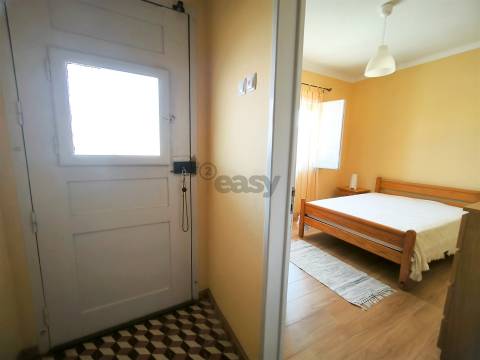 Moradia térrea T3 com garagem, quintal e terraço em Alvalade, Santiago do Cacém