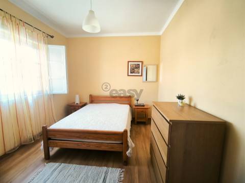 Moradia térrea T3 com garagem, quintal e terraço em Alvalade, Santiago do Cacém