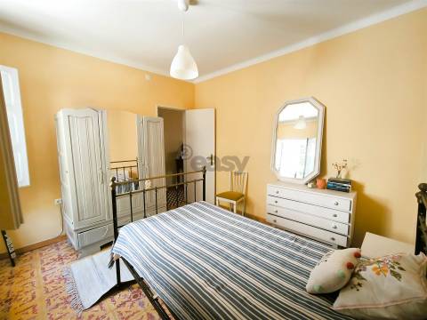 Moradia térrea T3 com garagem, quintal e terraço em Alvalade, Santiago do Cacém