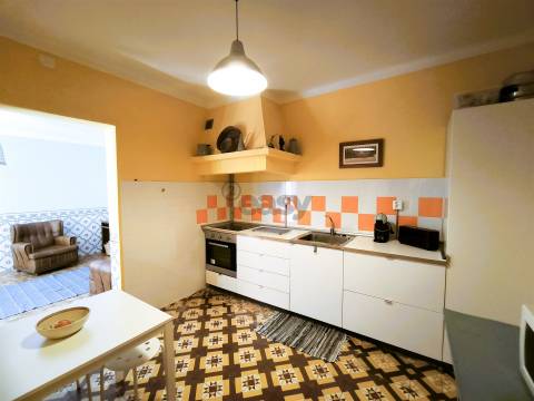 Moradia térrea T3 com garagem, quintal e terraço em Alvalade, Santiago do Cacém