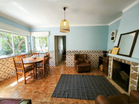 Moradia térrea T3 com garagem, quintal e terraço em Alvalade, Santiago do Cacém