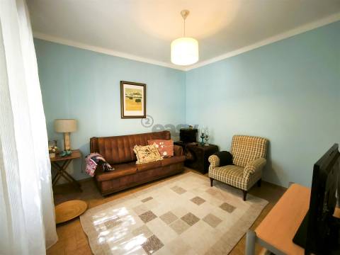 Moradia térrea T3 com garagem, quintal e terraço em Alvalade, Santiago do Cacém