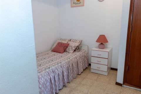 Moradia T4 em Brinches com garagem, quintal e terraço