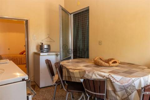 Moradia T4 em Brinches com garagem, quintal e terraço