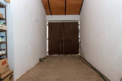 Moradia T4 em Brinches com garagem, quintal e terraço