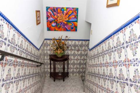 Moradia T4 em Brinches com garagem, quintal e terraço