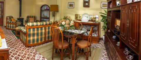 Moradia T4 em Brinches com garagem, quintal e terraço