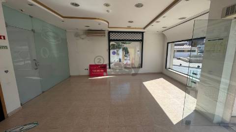 Loja 57m2 com casa-de-banho, despensa e sala privada, Aljustrel