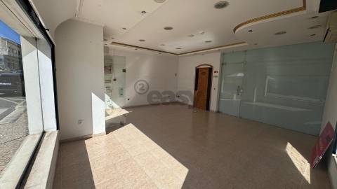 Loja 57m2 com casa-de-banho, despensa e sala privada, Aljustrel