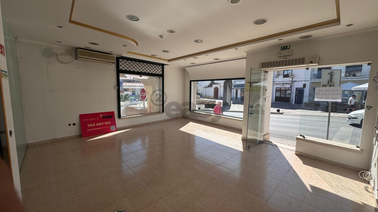 Loja 57m2 com casa-de-banho, despensa e sala privada, Aljustrel