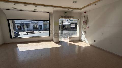 Loja 57m2 com casa-de-banho, despensa e sala privada, Aljustrel