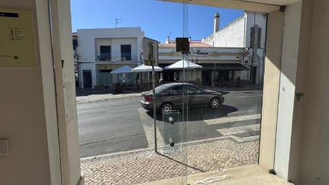 Loja 57m2 com casa-de-banho, despensa e sala privada, Aljustrel