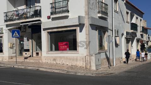 Loja 57m2 com casa-de-banho, despensa e sala privada, Aljustrel