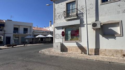 Loja 57m2 com casa-de-banho, despensa e sala privada, Aljustrel