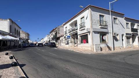 Loja 57m2 com casa-de-banho, despensa e sala privada, Aljustrel