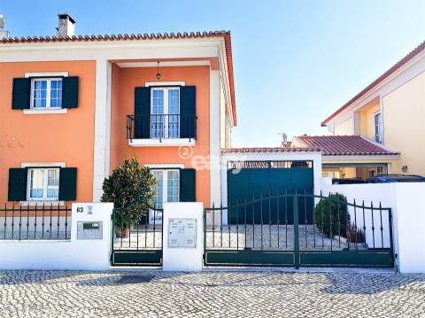 Moradia T5 à Venda em Almeirim – Espaço, Conforto e Funcionalidade!