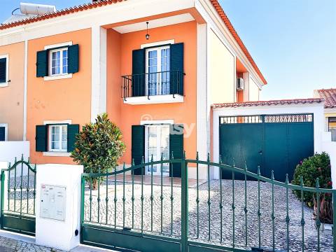 Moradia T5 à Venda em Almeirim – Espaço, Conforto e Funcionalidade!