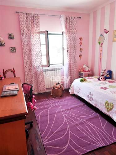 Moradia T5 à Venda em Almeirim – Espaço, Conforto e Funcionalidade!