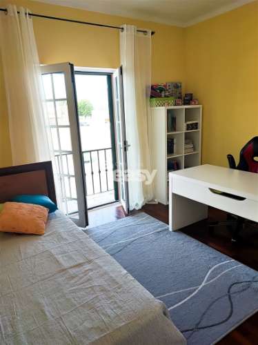 Moradia T5 à Venda em Almeirim – Espaço, Conforto e Funcionalidade!