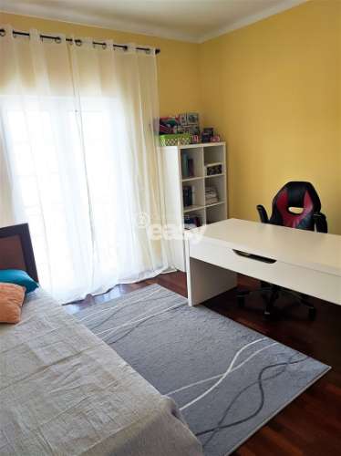 Moradia T5 à Venda em Almeirim – Espaço, Conforto e Funcionalidade!