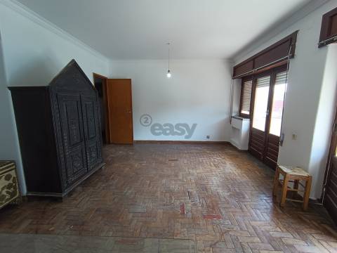 Apartamento T3, R/C com 2 entradas independentes, Fontainhas, Cascais