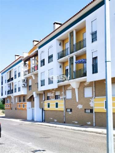 Apartamento T3+2 -– Almeirim