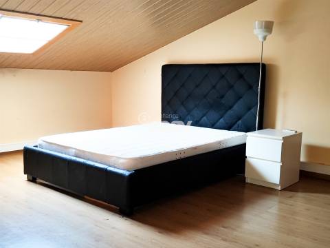 Apartamento T3+2 -– Almeirim