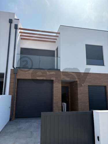 Moradia T4  a 2 Minutos da Praia Azul