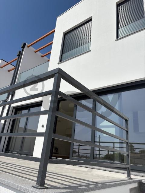 Moradia T4  a 2 Minutos da Praia Azul