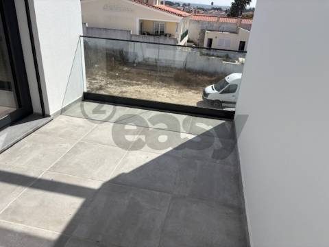 Moradia T4  a 2 Minutos da Praia Azul