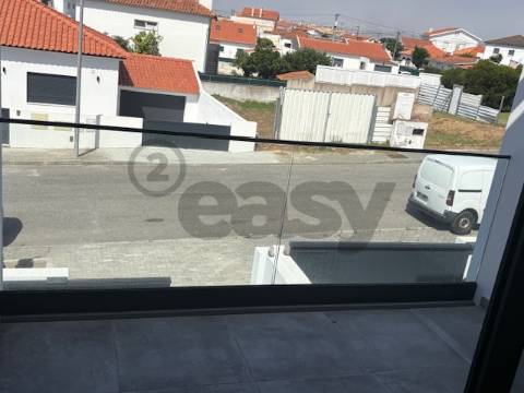 Moradia T4  a 2 Minutos da Praia Azul