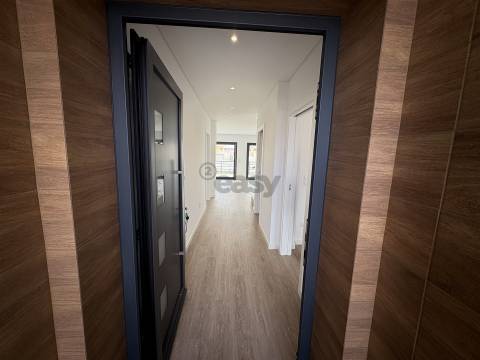 Moradia T4  a 2 Minutos da Praia Azul