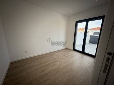 Moradia T4  a 2 Minutos da Praia Azul