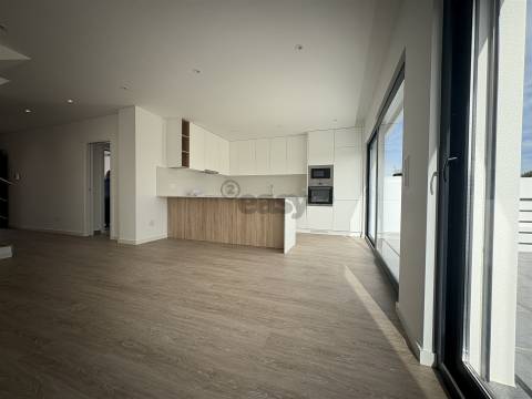 Moradia T4  a 2 Minutos da Praia Azul