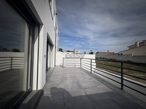 Moradia T4  a 2 Minutos da Praia Azul