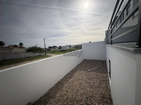 Moradia T4  a 2 Minutos da Praia Azul