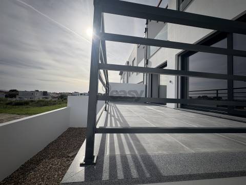 Moradia T4  a 2 Minutos da Praia Azul