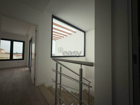 Moradia T4  a 2 Minutos da Praia Azul