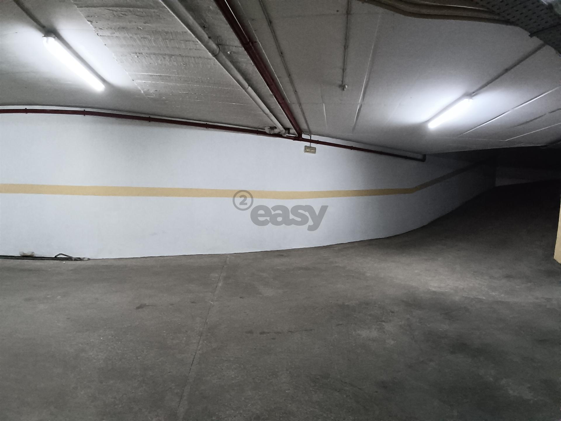 Garagem subterrânea de 34,15 m² no centro do Montijo
