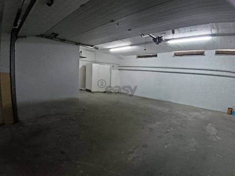 Garagem subterrânea de 34,15 m² no centro do Montijo