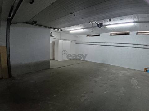 Garagem subterrânea de 34,15 m² no centro do Montijo
