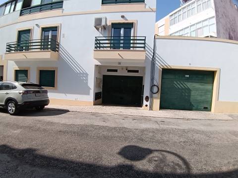 Garagem subterrânea de 34,15 m² no centro do Montijo