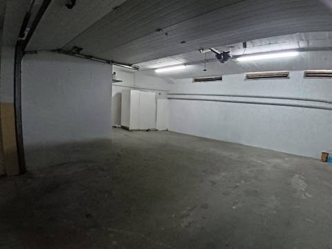Garagem subterrânea de 34,15 m² no centro do Montijo