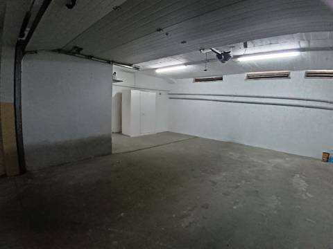 Garagem subterrânea de 34,15 m² no centro do Montijo