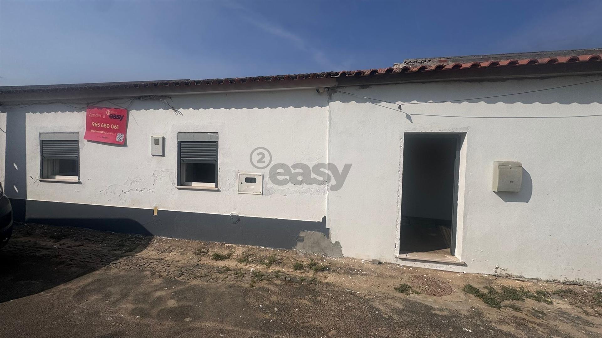 Moradia T3 com cave, sótão, garagem e terraço, Carregueiro, Aljustrel