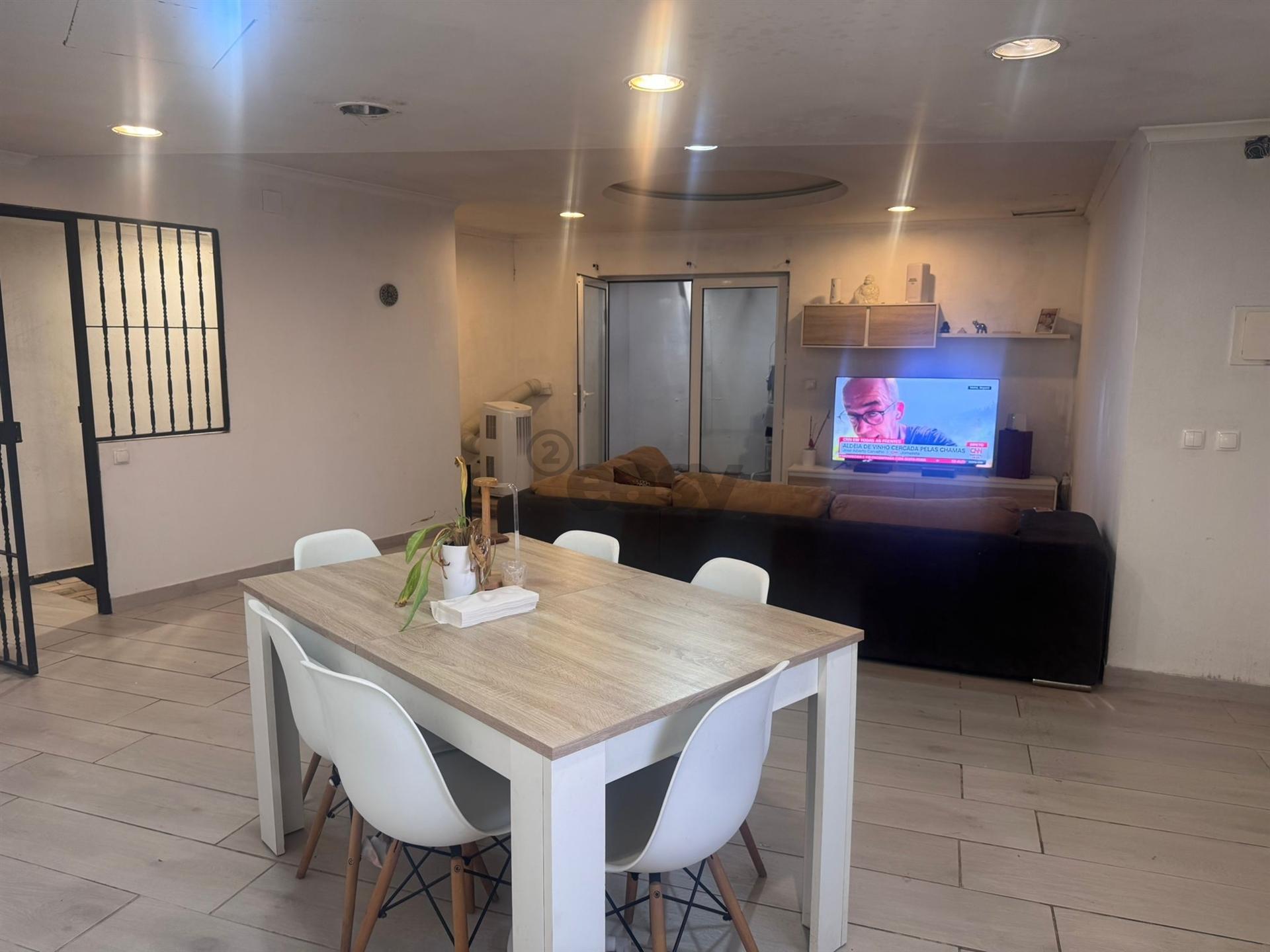 Moradia T3 com cave, sótão, garagem e terraço, Carregueiro, Aljustrel
